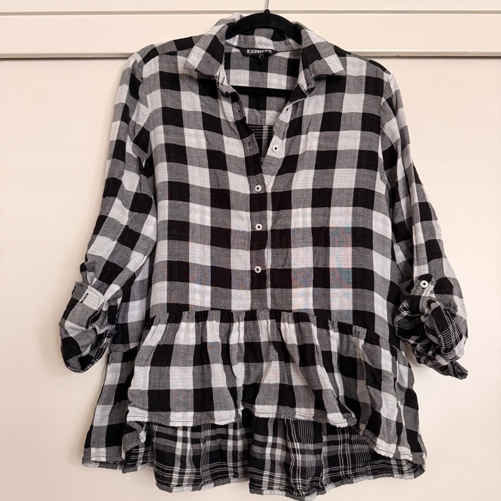 Black and White Plaid Button-Up Shirt‎